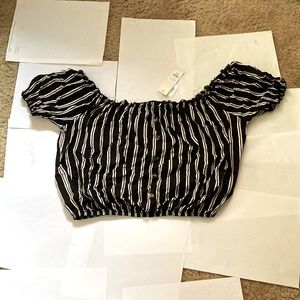 Bubbly sleeves, short, stripe shirt